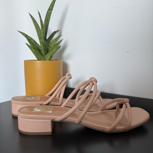 Dolce Vita nude tan vegan leather Wisteria knot sandals - size 8 NWOT - Picture 3 of 3